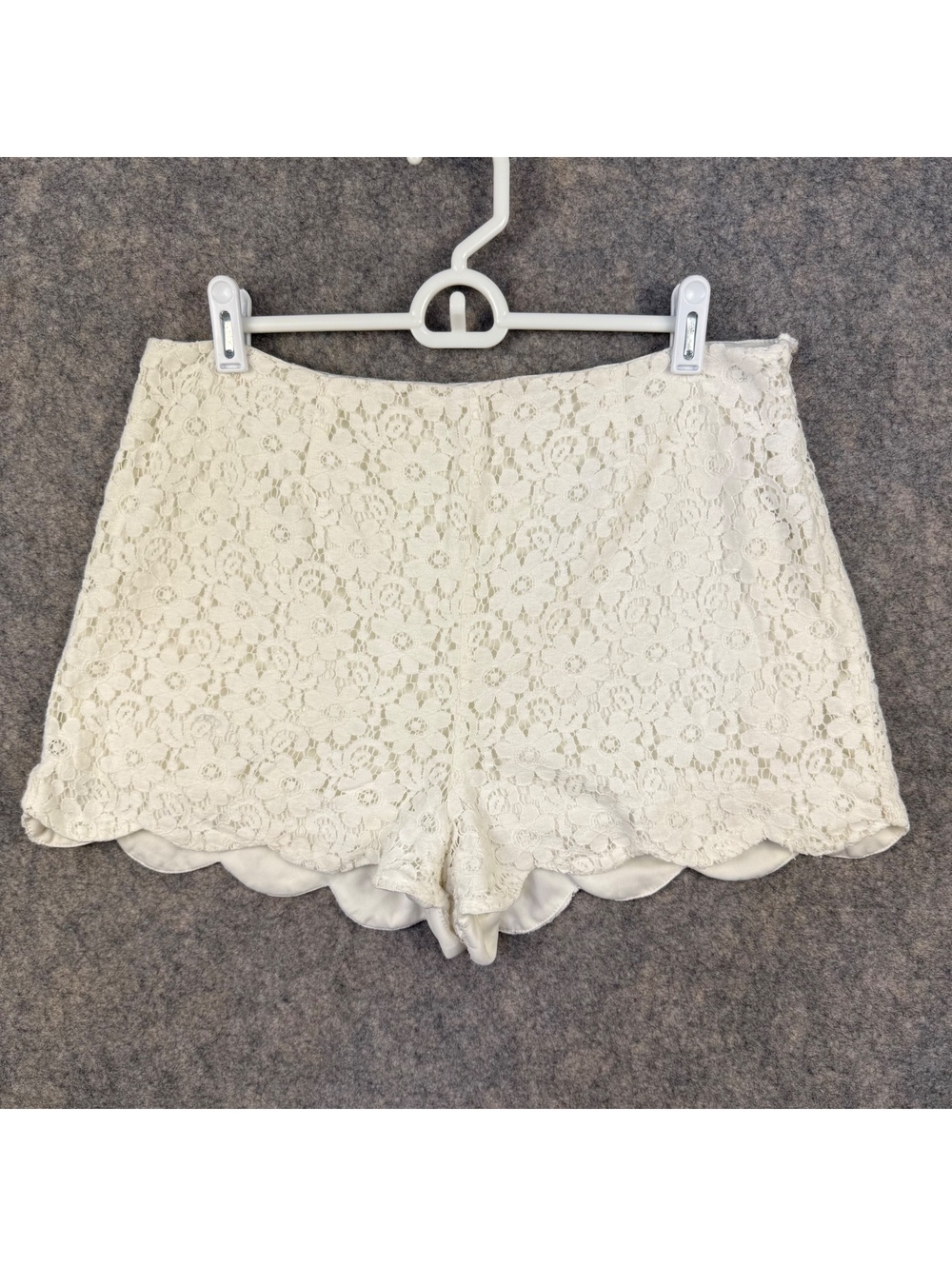 Monteau White Lace Scalloped Hem Side Zip Shorts Women Size XL 2” Coquette 843